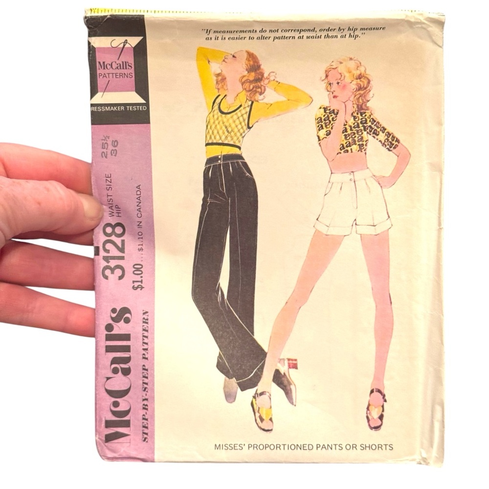 Vintage Mccalls #3128 -UNCUT Sewing Pattern Pants & Shorts
SZ 25 H36